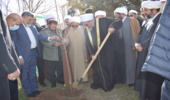 کاشت نهال دوستی توسط نماینده ولی فقیه و امام جمعه کرمانشاه