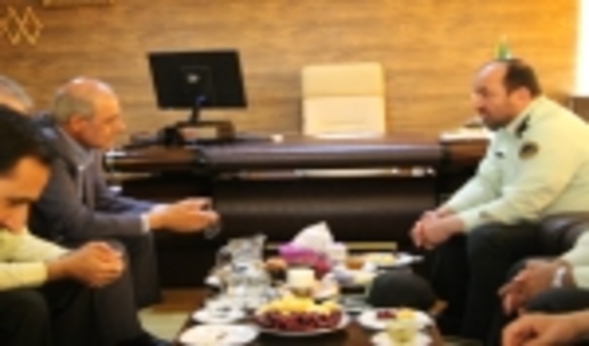                                                 نشست صمیمانه مهندس کولانی با فرماندهی محترم نیروی انتظامی