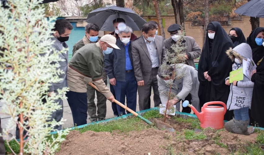 جشن درخت‌کاری همیاران طبیعت دانش‌آموزی