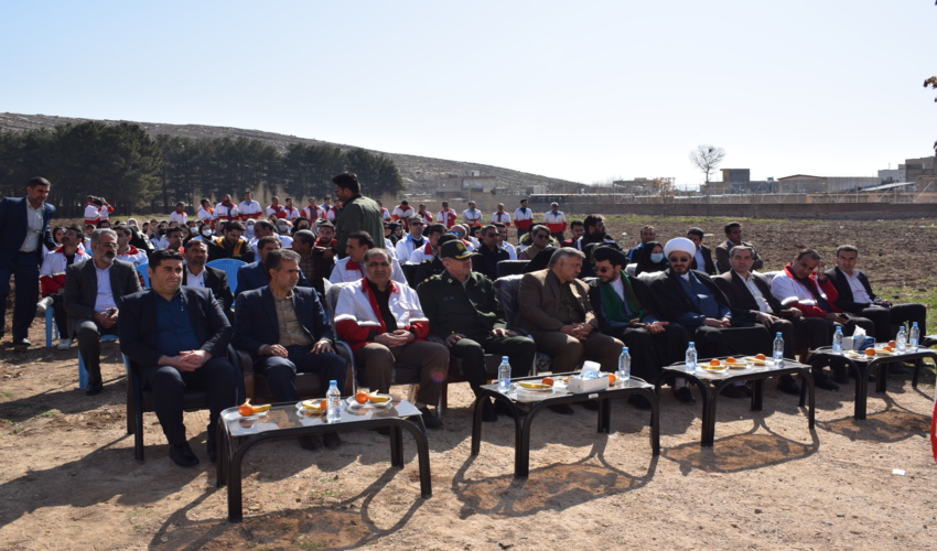 حضور پرشور مردم و مسئولین در نهالستان اسلام آبادغرب استان کرمانشاه در راستای اجرای طرح مردمی کاشت یک میلیارد درخت