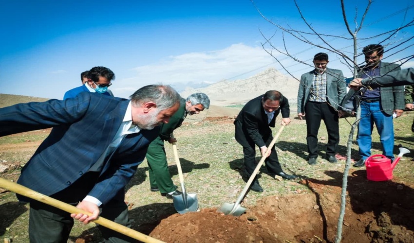  افتتاح بوستان روستایی روستای الیاسوند سفلی توسط فرماندار محترم شهرستان هرسین