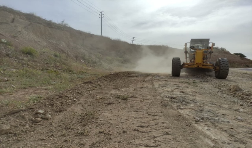 تیغه زنی 120 کیلیومتر از حاشیه راه های ارتباطی شهرستان گیلانغرب