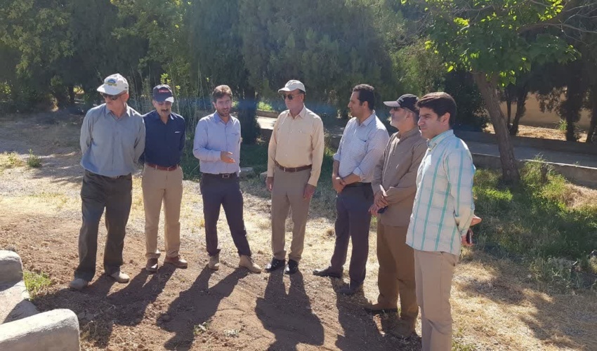 بازدید مشاور مدیرکل اداره منابع طبیعی و آبخیزداری استان لرستان از نهالستان کرمانشاه