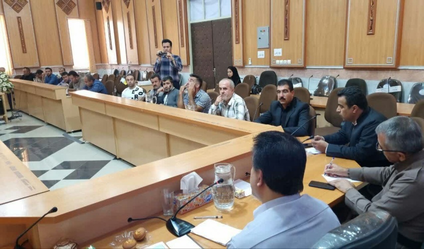 برگزاری دومین دوره آموزشی پیشگیری و مهار حریقهای احتمالی در عرصه های ملی برای دهیاران در سالن جلسات فرمانداری