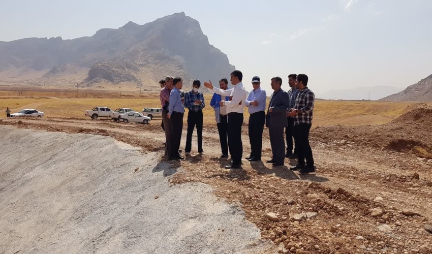 بازدید مدیرکل مدیریت پاسخ به بحران استانداری از پروژه های آبخیزداری حوضه های آبشوران و تنگه کنشت- شهرستان کرمانشاه