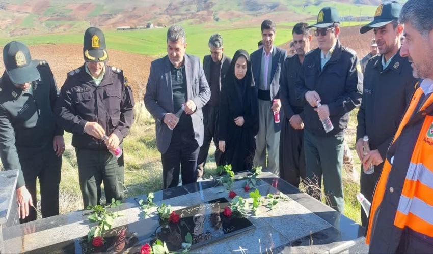 گلباران مزار شهدای در شهرستان ثلاث باباجانی