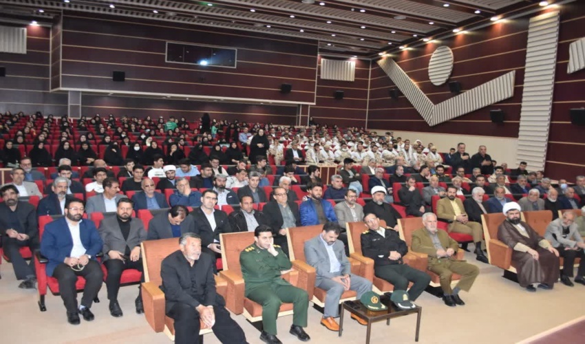 توزیع نهال در یادواره 836 شهید گرانقدر