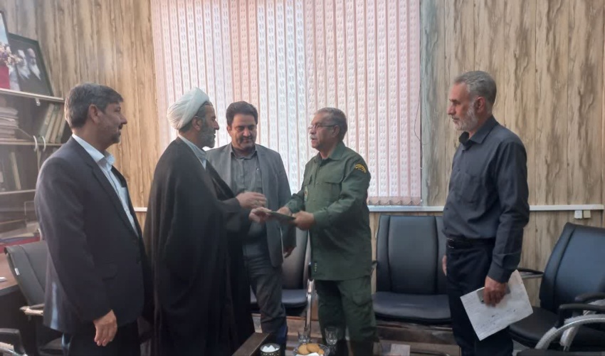 دیدار مسئولان منابع طبیعی با ایثارگر دفاع مقدس در سنگر حفظ انفال