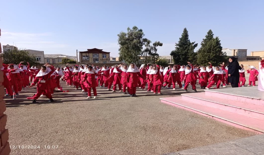 نواختن زنگ کاهش اثرات بلایای طبیعی در شهرستان گیلانغرب