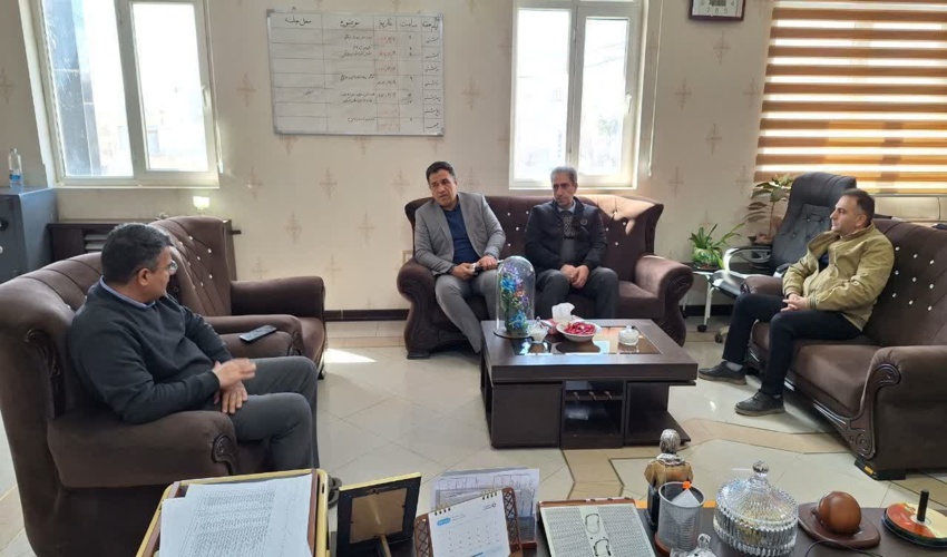 در دیدار رئیس منابع طبیعی و آبخیزداری شهرستان کنگاور با فرماندار جدید، بر همکاری تاکید شد.