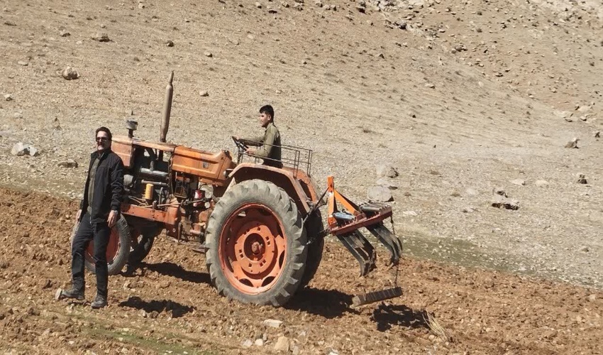 اجرای حکم خلع ید در اراضی ملی روستای پاقلعه شهرستان صحنه
