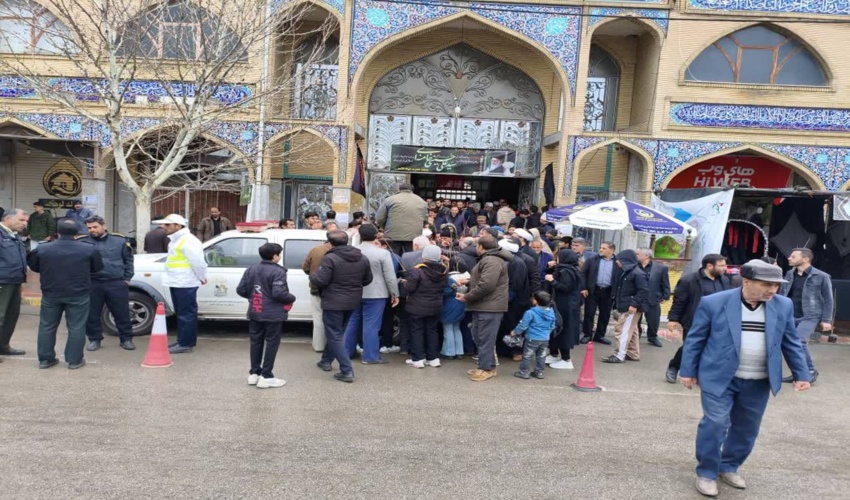 پخش نهال بین نمازگزاران در نماز جمعه شهرستان سنقرکلیایی