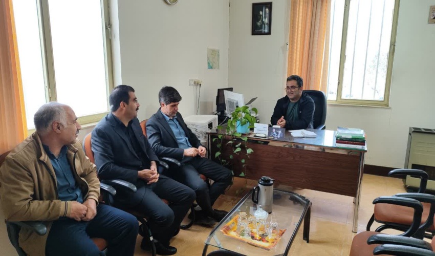 دیدار نوروزی معاونین اداره کل منابع طبیعی استان با رییس و پرسنل منابع طبیعی شهرستان صحنه