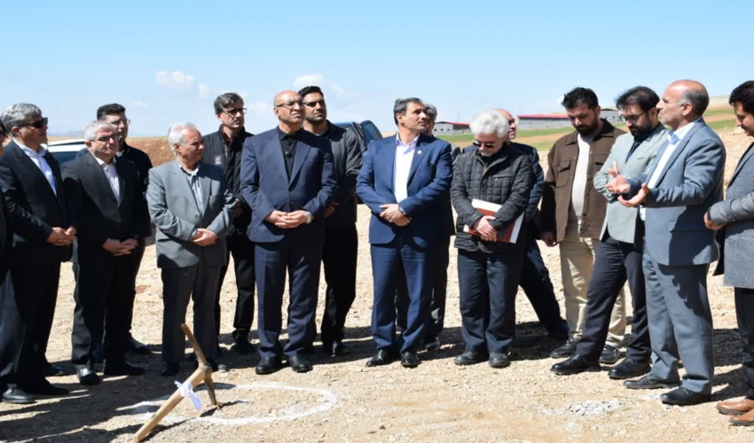 گام جدید کرمانشاه در توسعه انرژی‌های تجدیدپذیر با کلنگ‌زنی احداث نیروگاه خورشیدی در شهرستان هرسین