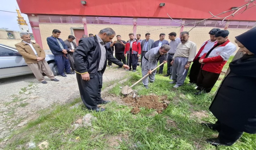 برگزاری پویش نهال‌کاری “سرو ایران” در روانسر به مناسبت سالروز شهادت رهبر انقلاب و روز ارتش در شهرستان روانسر