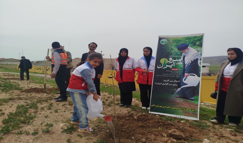 پویش "نهال امید" در دالاهو به مناسبت روز ارتش و ولادت رهبرشهیدمان