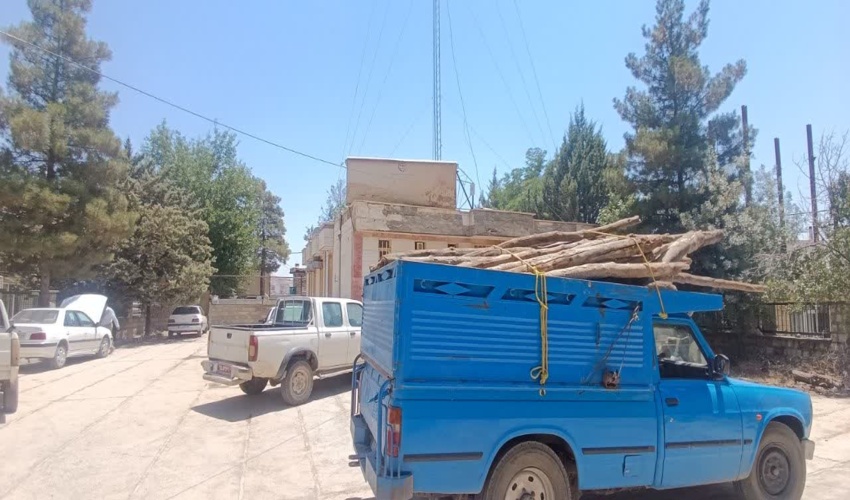 بازرسی کارشناسان منابع طبیعی از محموله‌ چوب آلات باغی (غیرجنگلی) در جوانرود